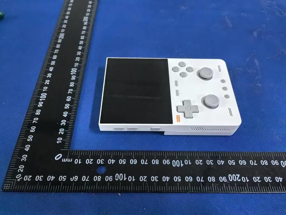 Trimui Brick Pro - FCC ID 2BD9O-TG4040 - HUIZHOU RONG YE JIA ELECTRONICS CO., LTD (4)