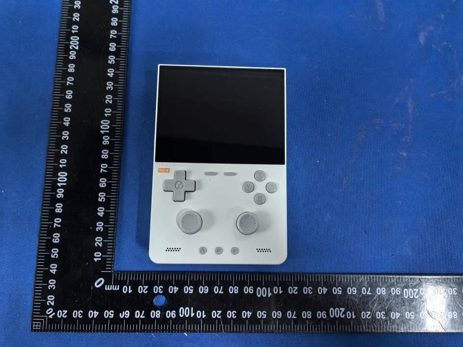 Trimui Brick Pro - FCC ID 2BD9O-TG4040 - HUIZHOU RONG YE JIA ELECTRONICS CO., LTD (2)
