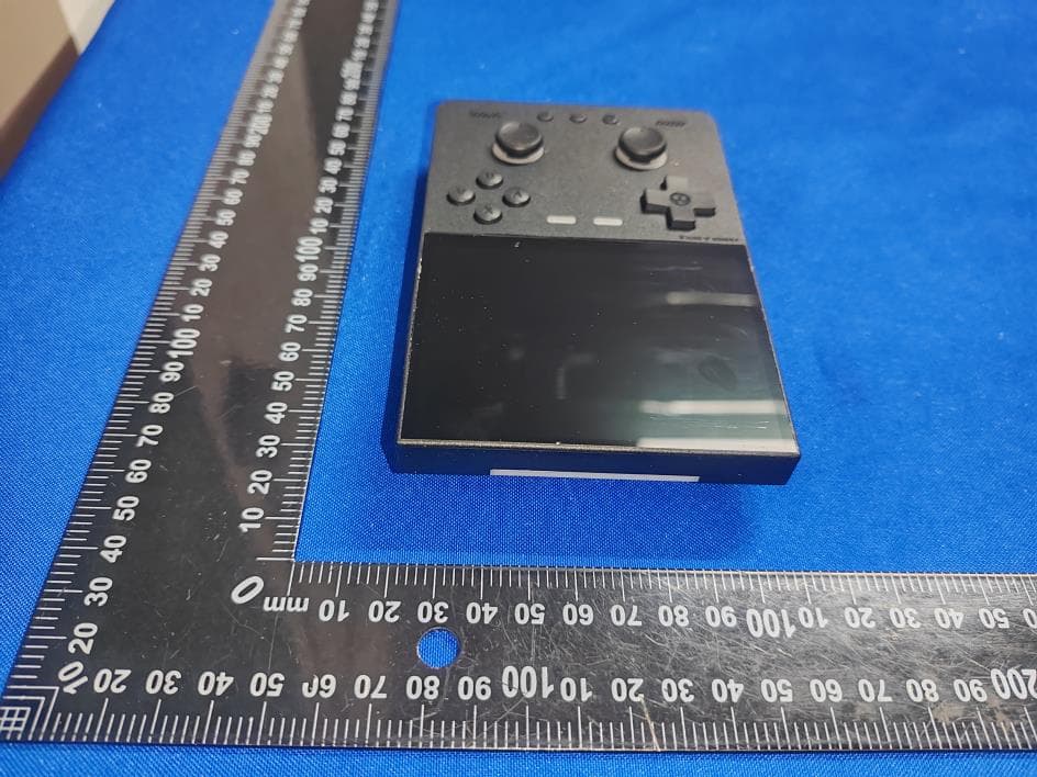 Trimui Brick Pro - FCC ID 2BD9O-TG4050 - HUIZHOU RONG YE JIA ELECTRONICS CO., LTD (4)