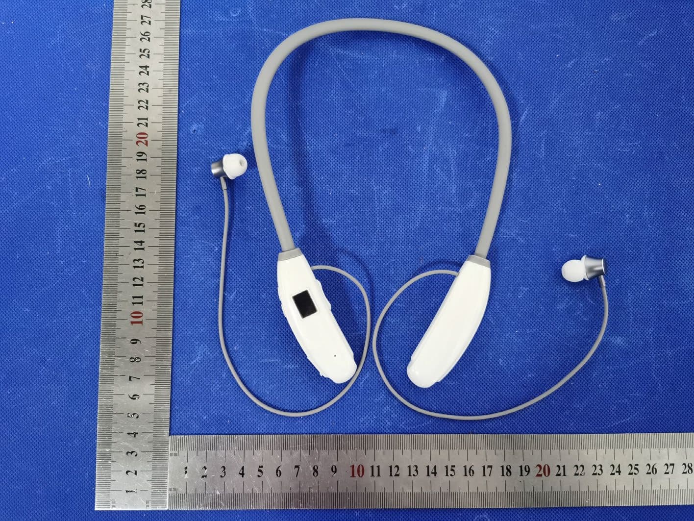 Sports Bluetooth Headphones - FCC ID 2BDA3-I39 - Shenzhen XingYida Technology Co., LTD. (2)