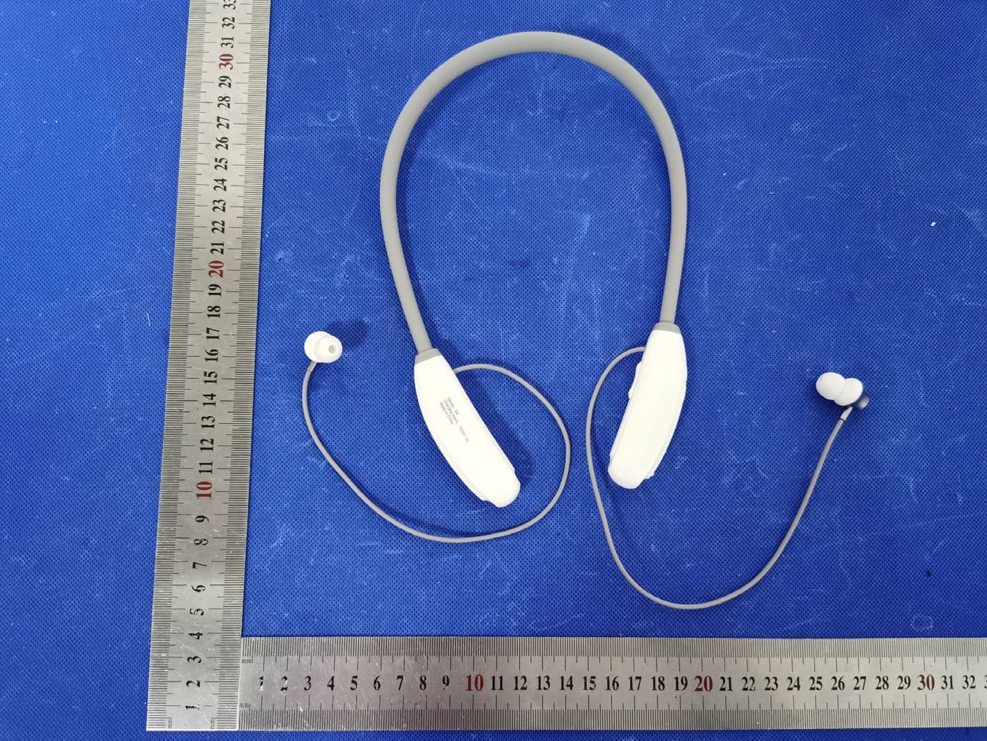 Sports Bluetooth Headphones - FCC ID 2BDA3-I39 - Shenzhen XingYida Technology Co., LTD.