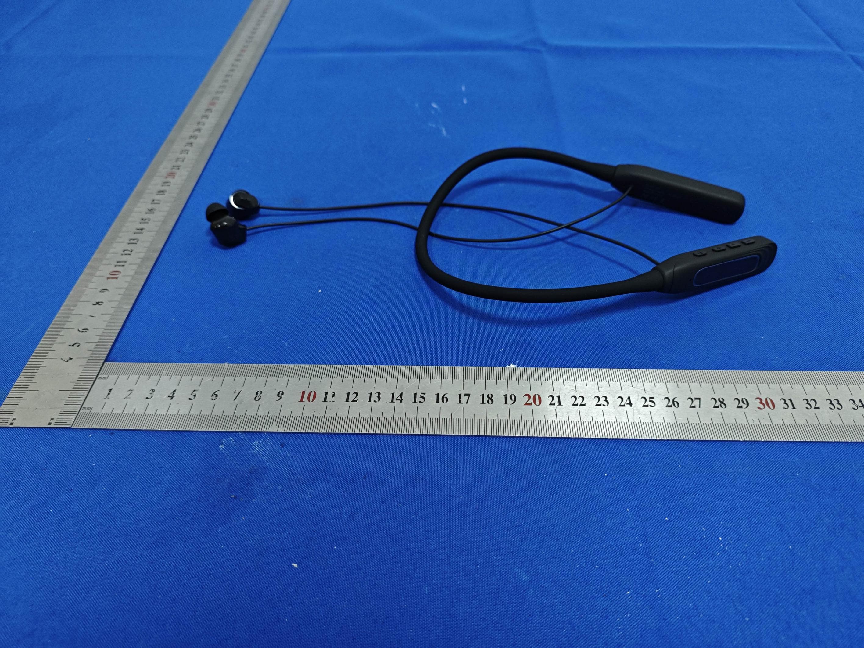 Bluetooth headphones - FCC ID 2BDA3-I58 - Shenzhen XingYida Technology Co., LTD. (3)