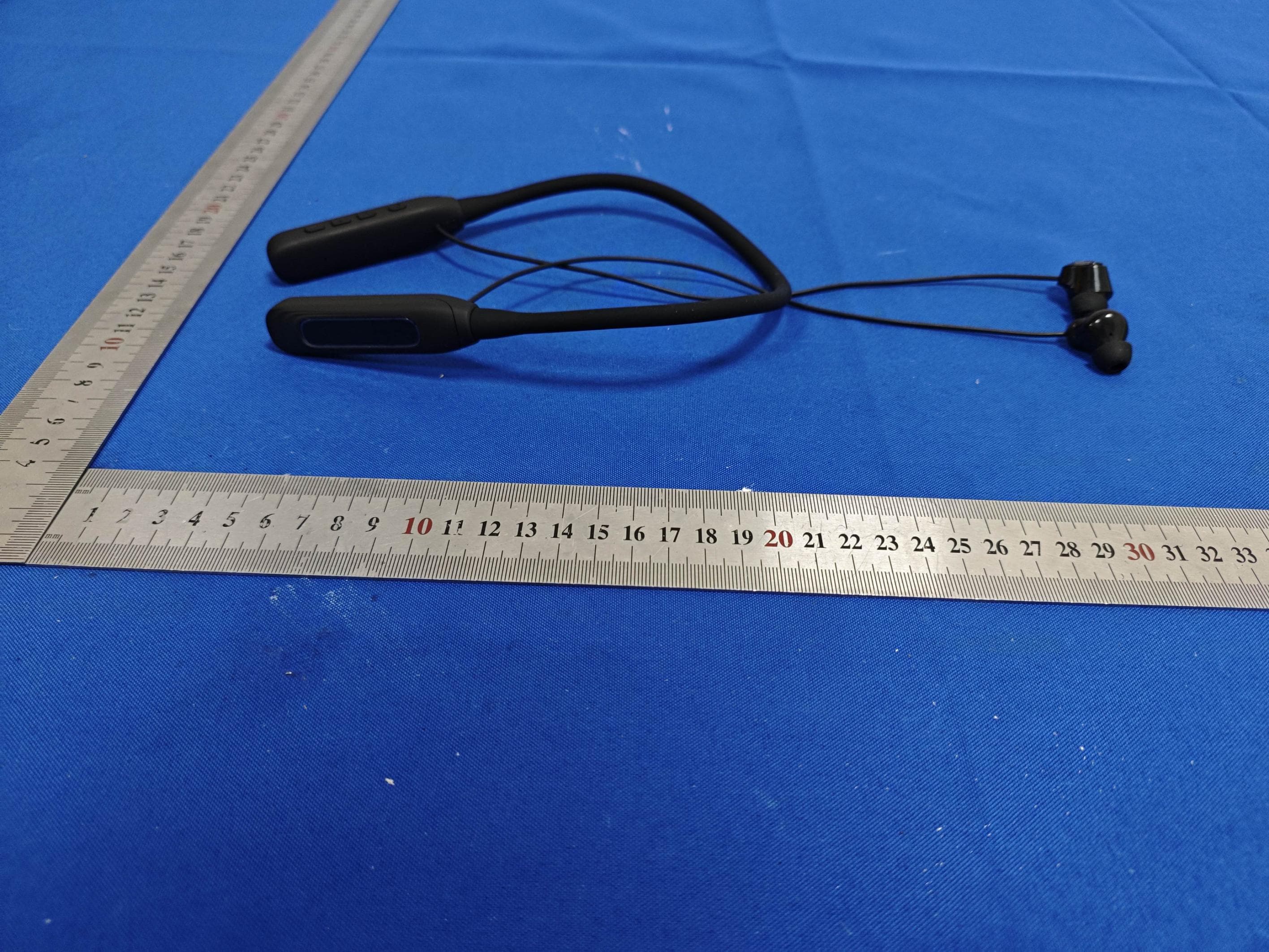 Bluetooth headphones - FCC ID 2BDA3-I58 - Shenzhen XingYida Technology Co., LTD. (4)