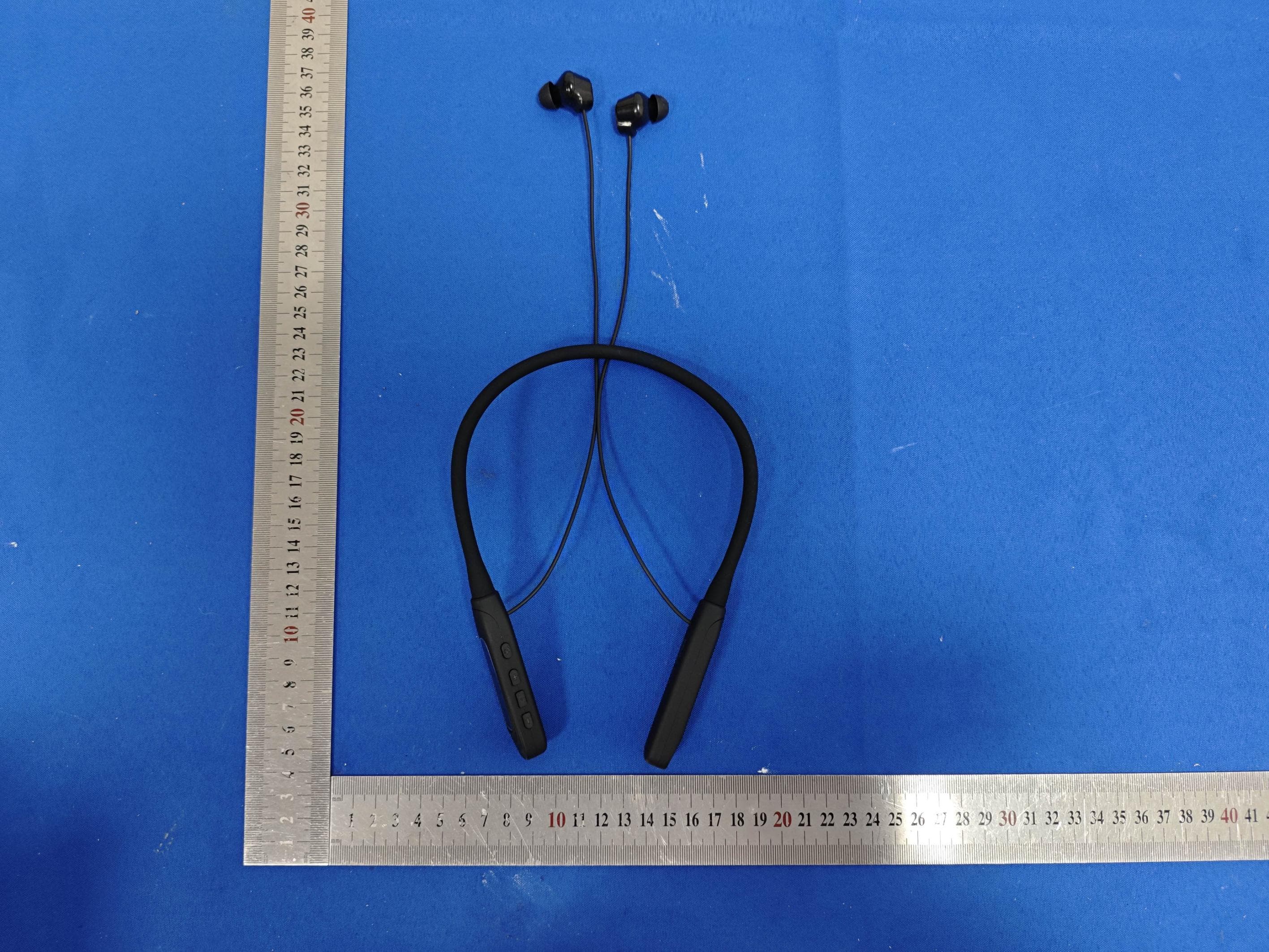 Bluetooth headphones - FCC ID 2BDA3-I58 - Shenzhen XingYida Technology Co., LTD.