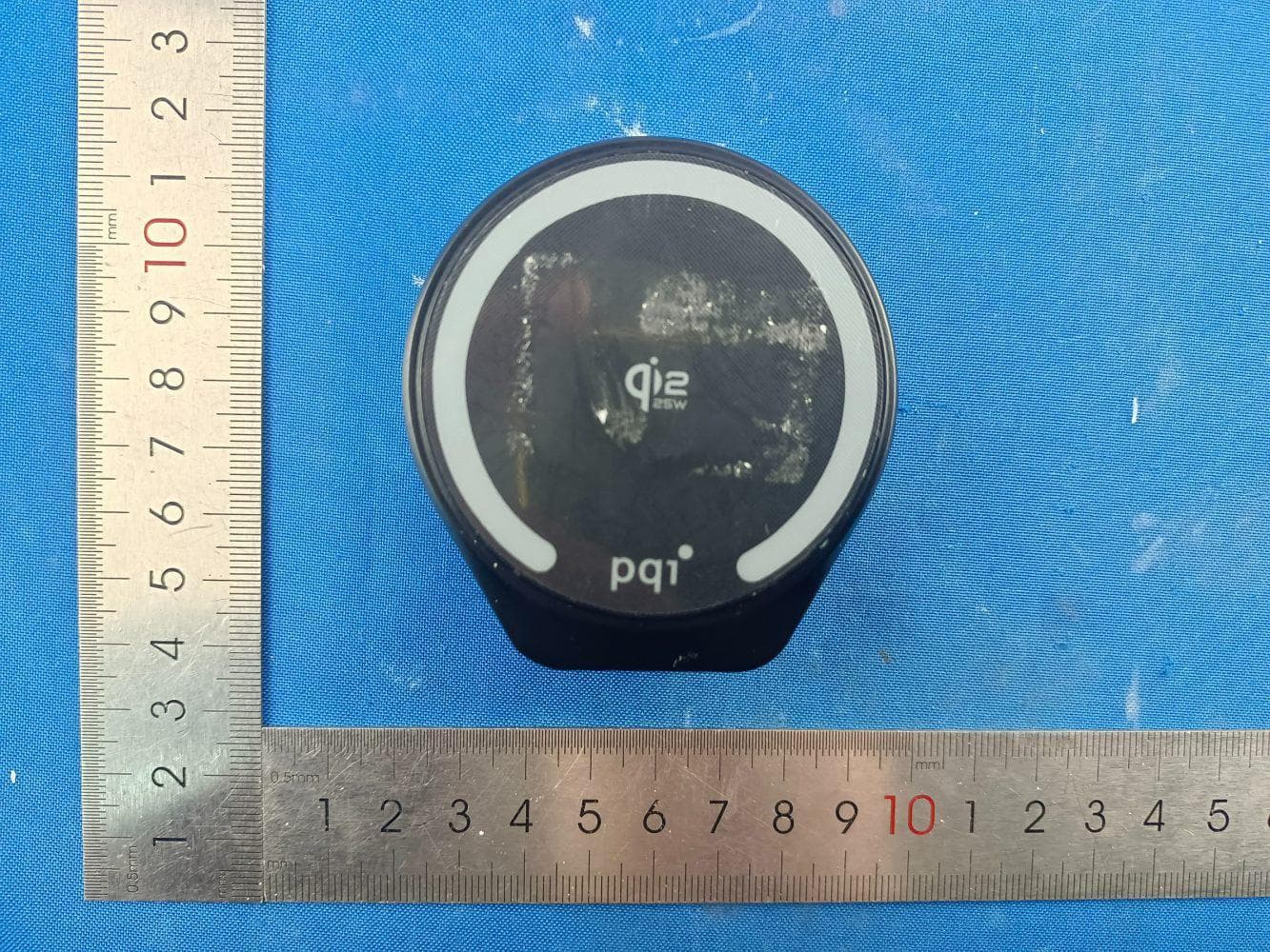 Car wireless charger - FCC ID 2BDAY-WH112 - Dongguan Ronghe Electronic Co.,Ltd