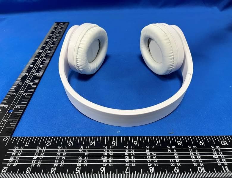 Wireless Bluetooth earphones - FCC ID 2BDCQ-B39 - Shenzhen Weiqi Technology Co., Ltd