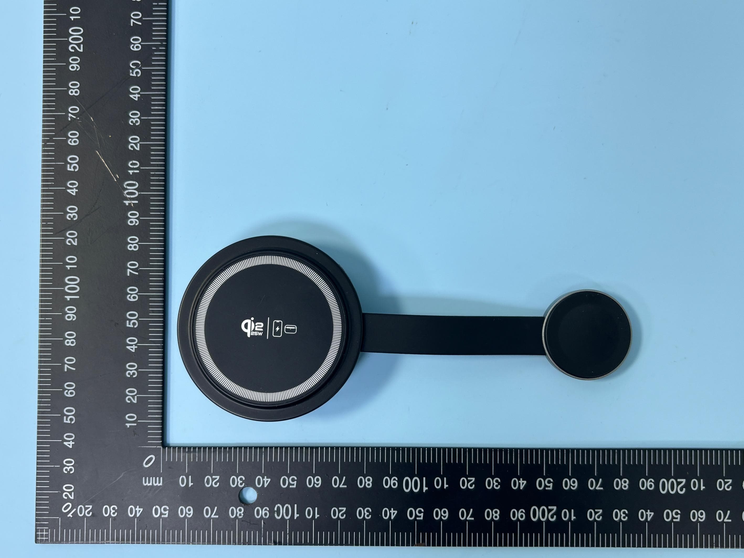 Retractable Mini 3 in 1 Wireless Charger - FCC ID 2BDHU-YW13 - Shenzhen YouXG Technology Co., Ltd