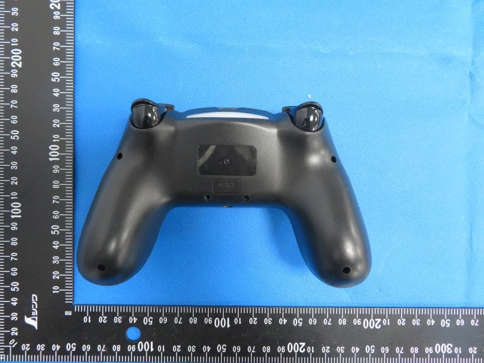 Wireless Game Controller - FCC ID 2BDJ8-EGC2075B - Targetever (GuangDong) Technology Co.Ltd. (2)