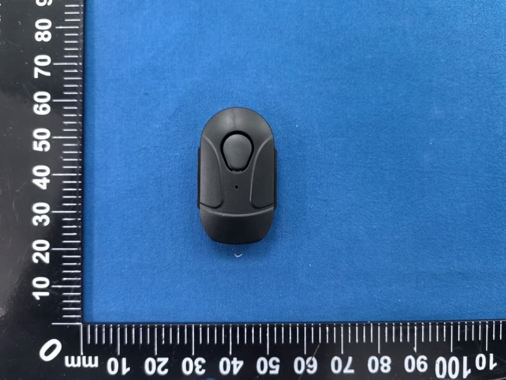 Bluetooth remote control - FCC ID 2BDJL-B01 - Shenzhen Chiheng Industrial Co., Ltd (4)