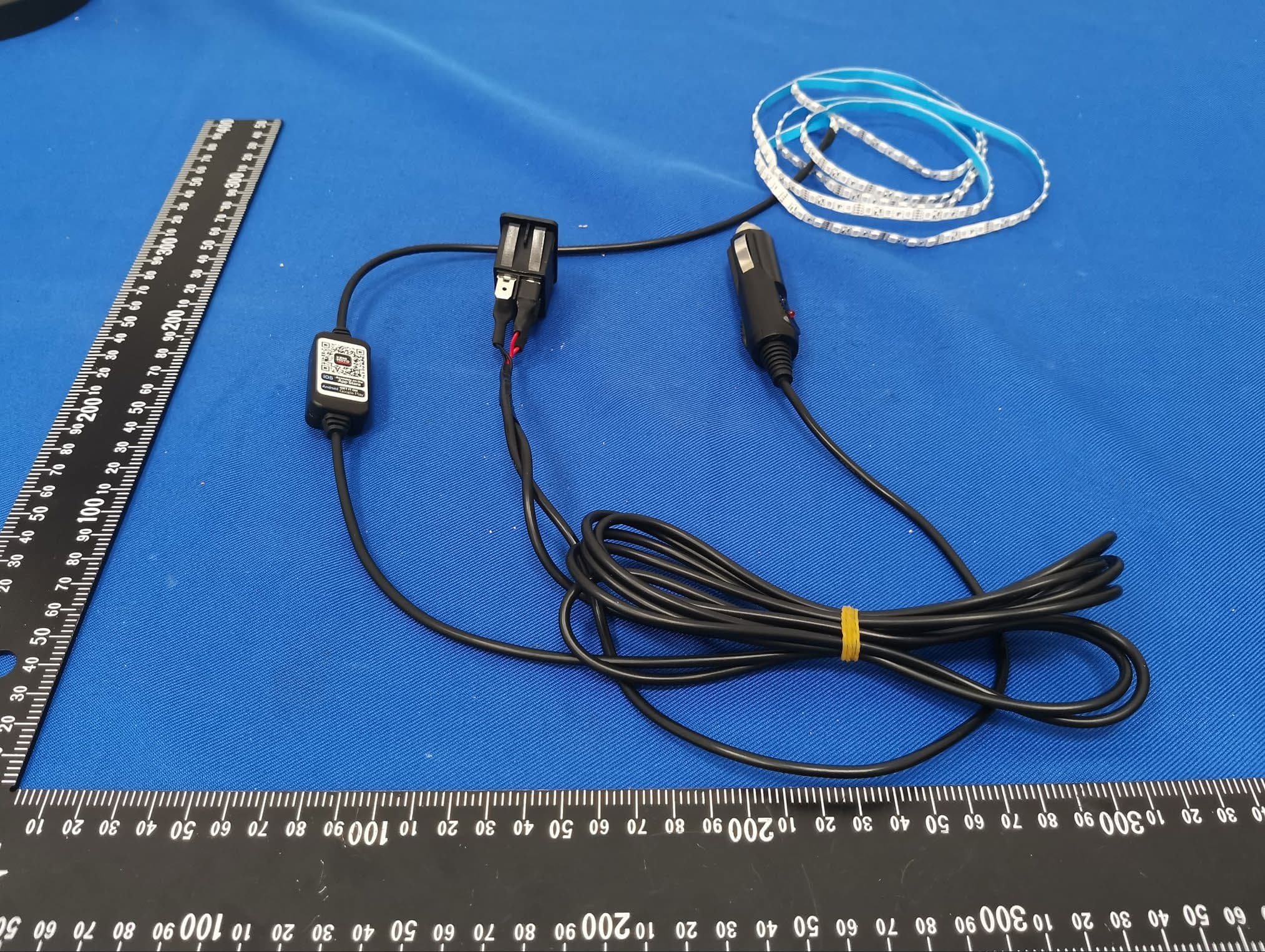 light strip - FCC ID 2BDKK-B081200001CL - Guangzhou Zaozhongwan E-Commerce Co., Ltd. (2)
