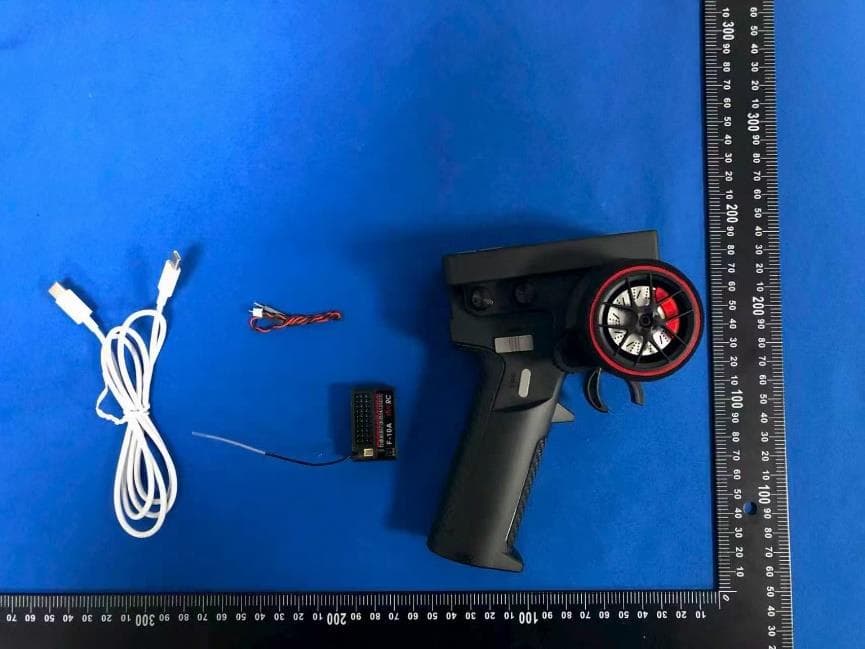 2.4G radio remote control - FCC ID 2BDLE-CT-10B - Shenzhen HOTRC Technology Co., Ltd (5)