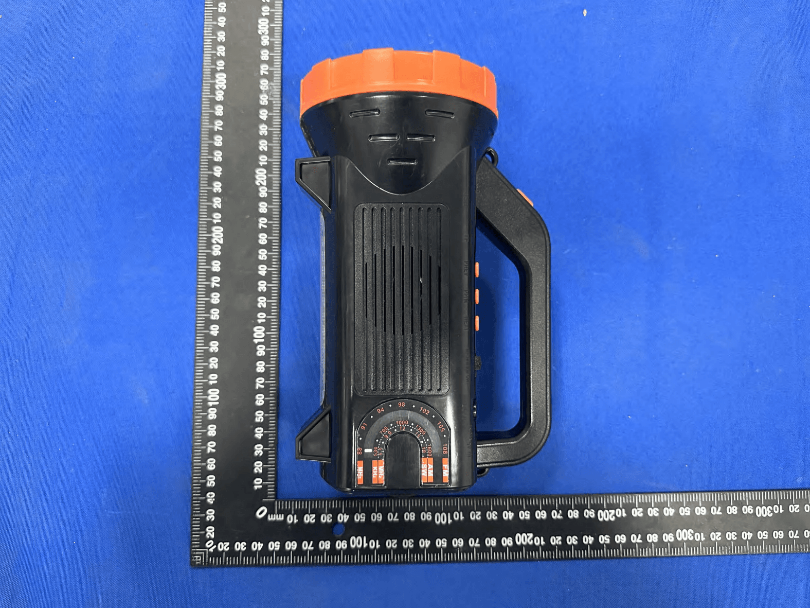 Multifunctional mobile power speaker radio - FCC ID 2BDLS-S93PLUS - Dongguan Yijia Electronic Technology Co., Ltd