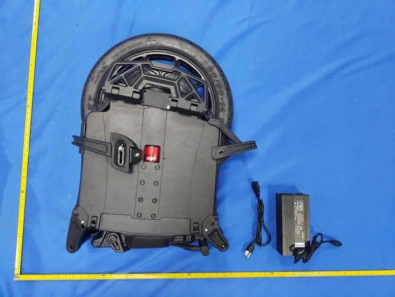 Electric unicycle - FCC ID 2BDSK-SHERMAN-L - Guangzhou Coyote Intelligent Equipment Co., Ltd. (3)
