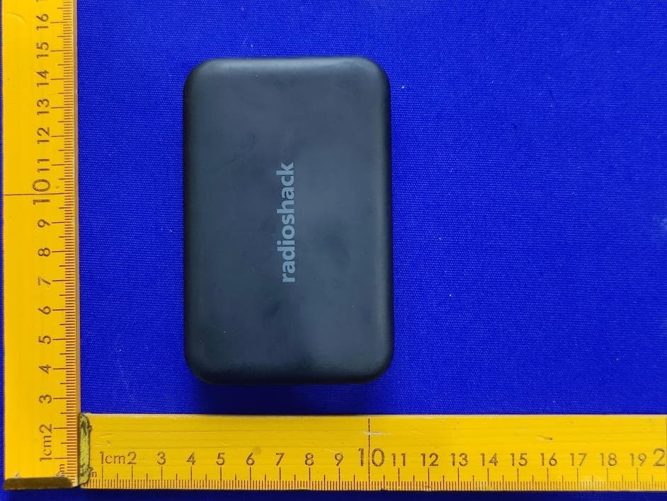 MAGNETIC PORTABLE POWER BANK - FCC ID 2BDUR-2309341 - RADIOSHACK WORLDWIDE CORP.