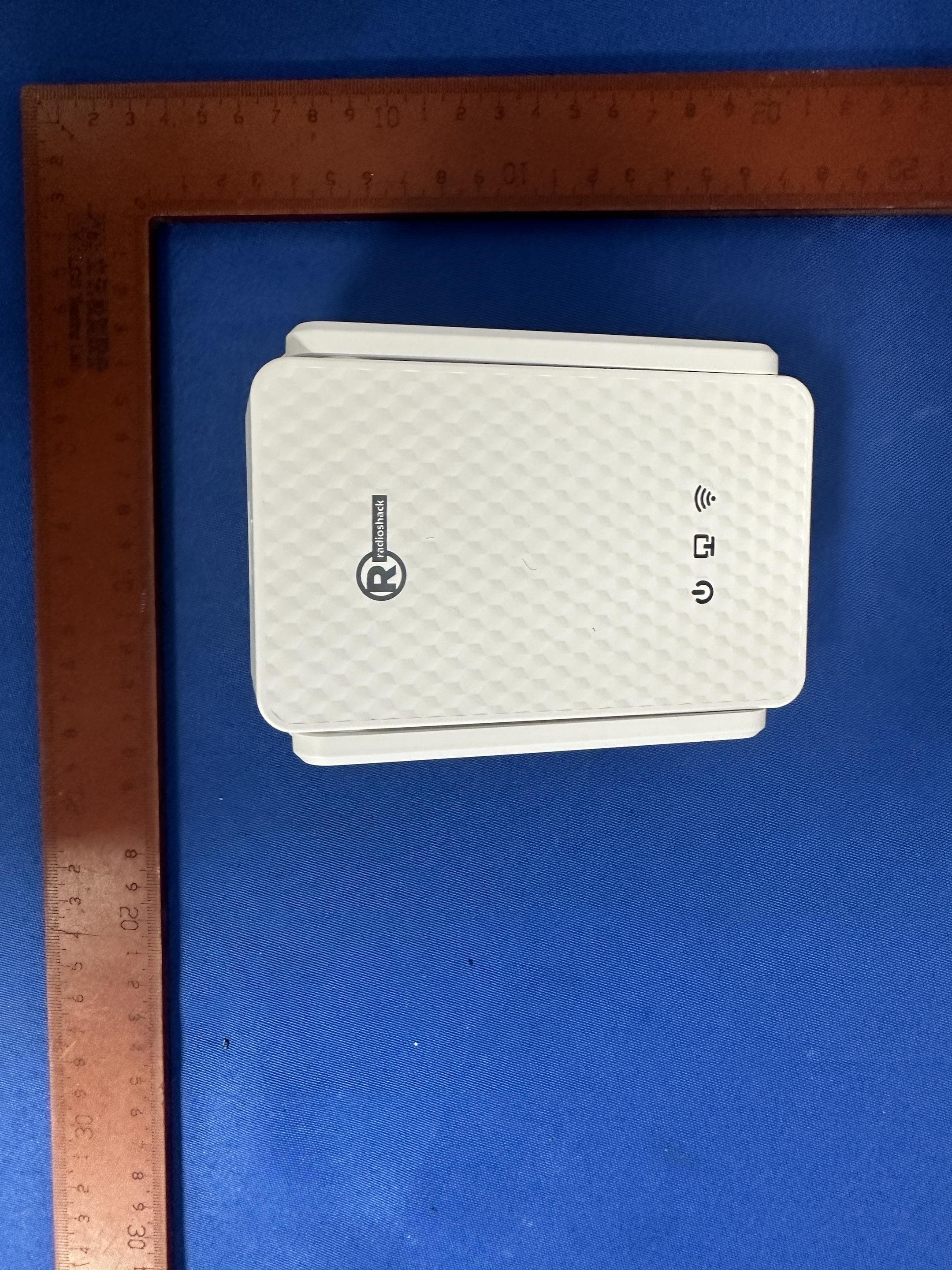 3000Mbps WiFi6 Repeater - FCC ID 2BDUR-2505010 - RADIOSHACK WORLDWIDE CORP.