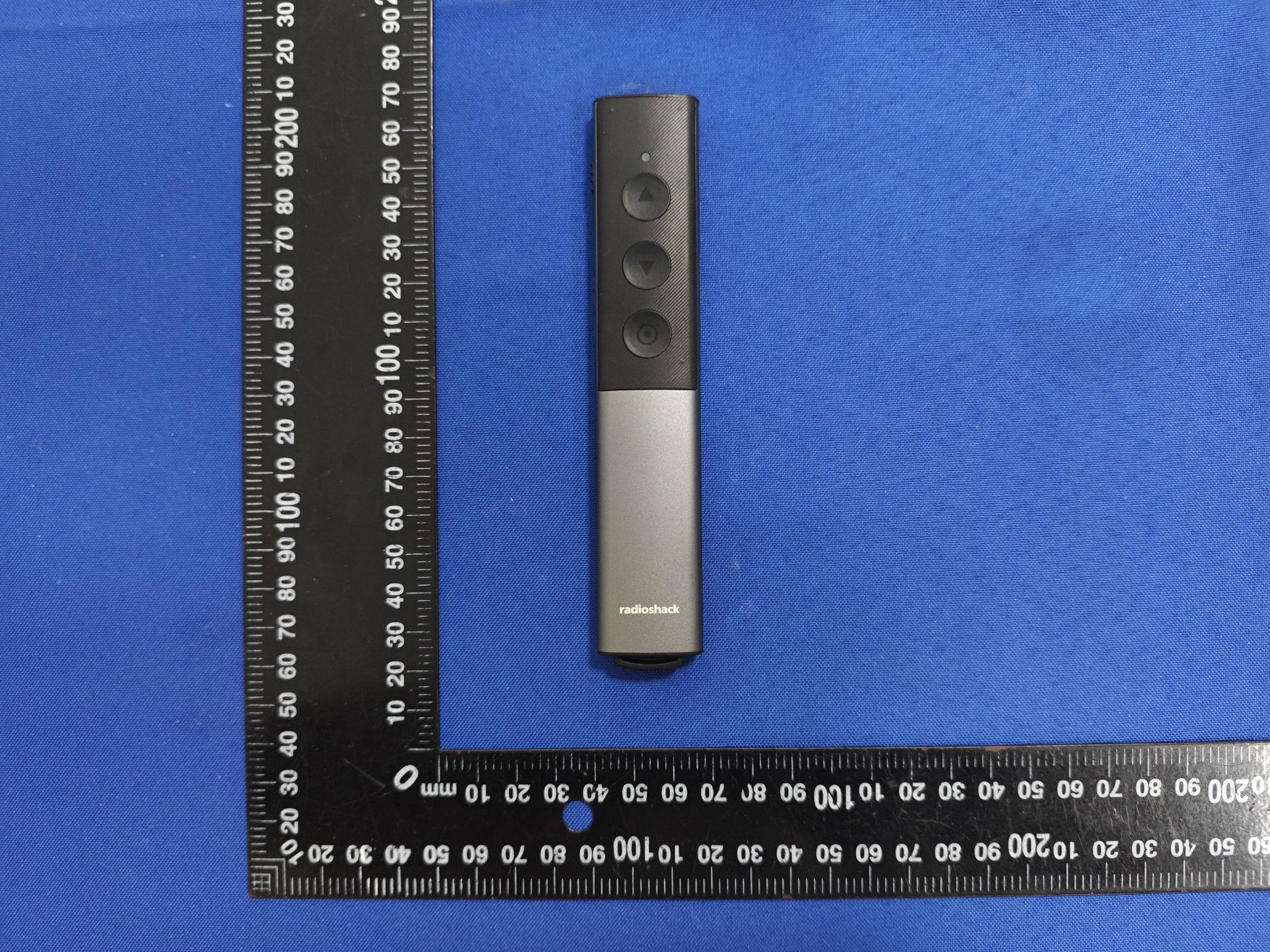 2.4G Wireless laser pointer - FCC ID 2BDUR-6301965 - RADIOSHACK WORLDWIDE CORP.