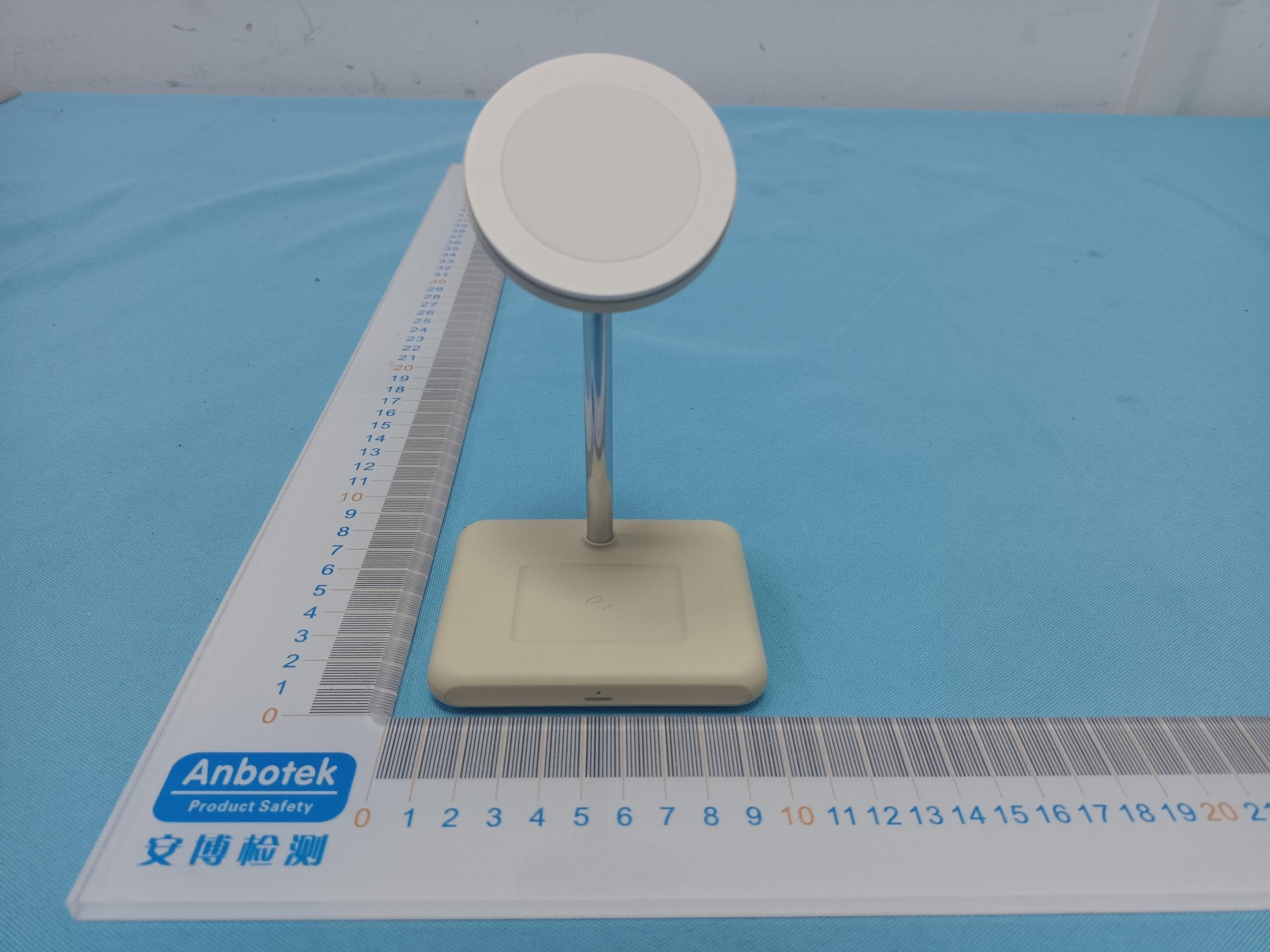 2+1 Magnetic Wireless Charger Stand - FCC ID 2BDUX-WQ1 - OneMore Co., Ltd.