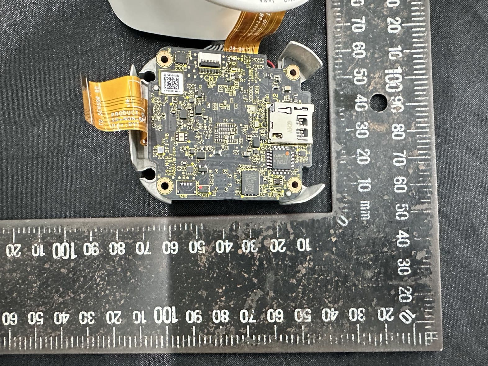 TELUS Indoor camera device - FCC ID 2BDWL2417249 - TELUS Communications Inc. (3)