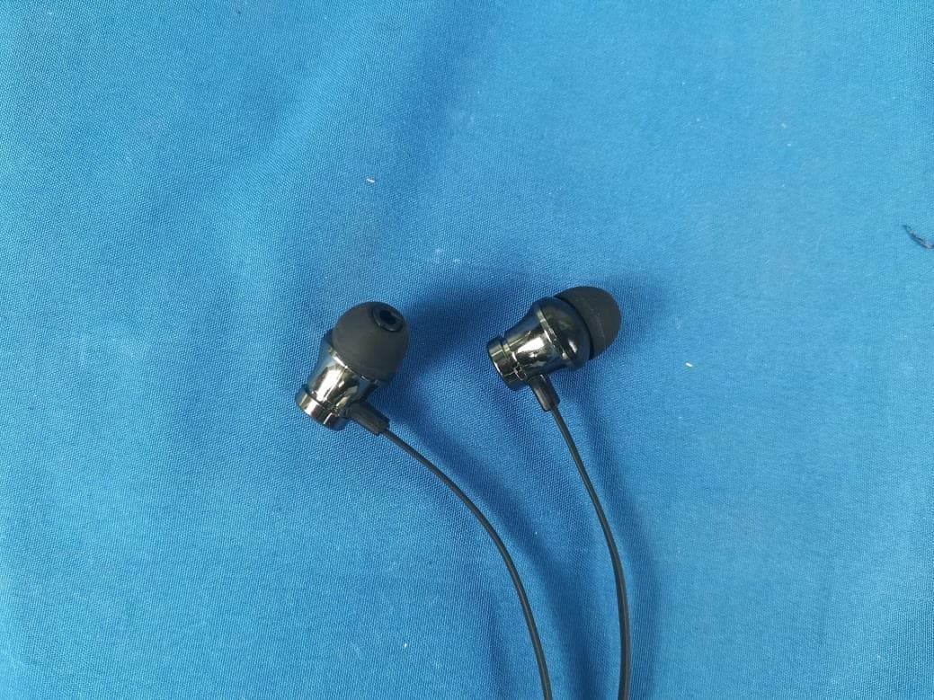 Bluetooth Stereo Earbuds - FCC ID 2BE3Y-192540802 - GOLDEN WATER HK LIMITED
