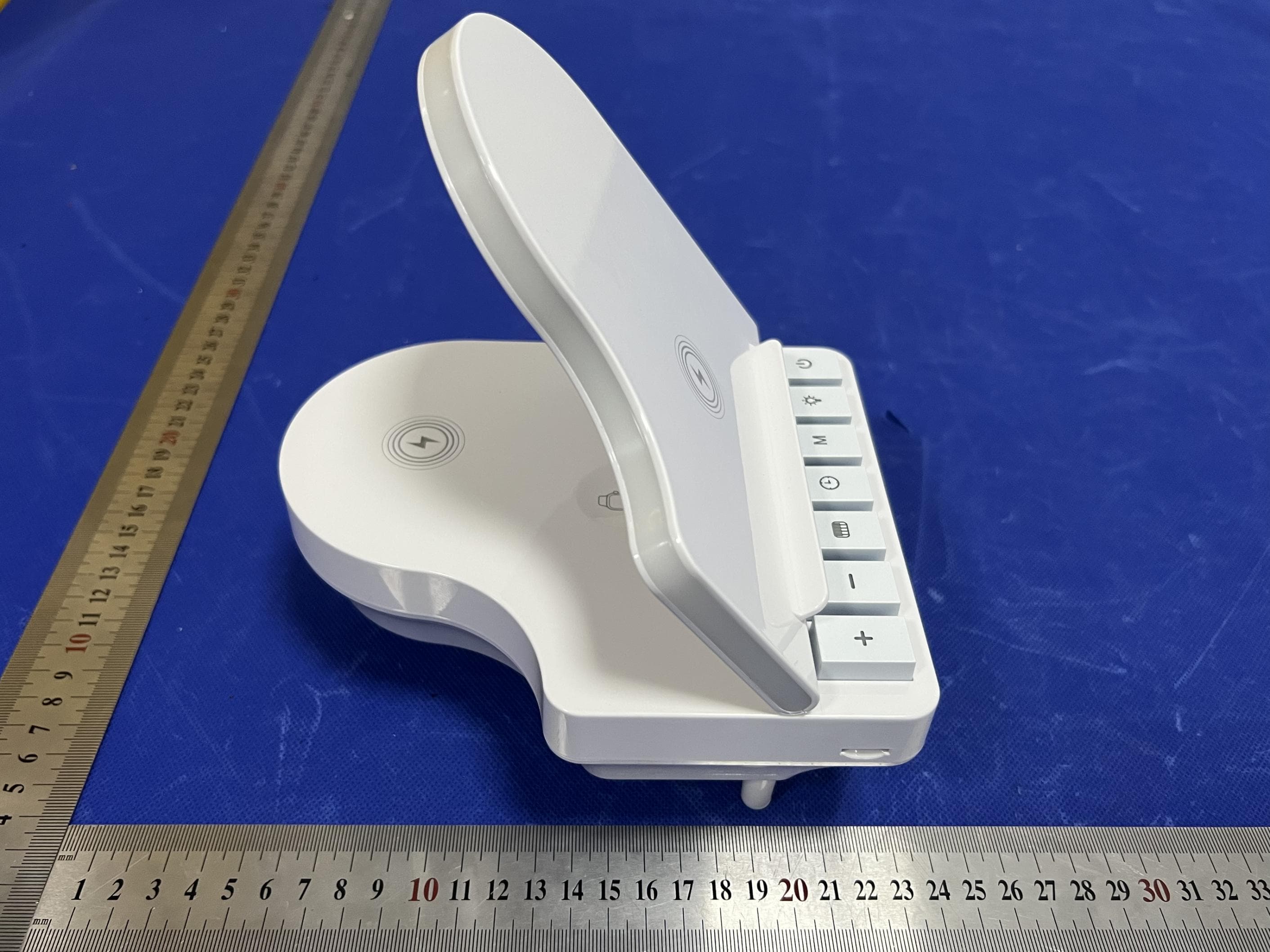 Wireless charger Bluetooth speaker - FCC ID 2BE8M-A5 - DINGSOUND ELECTRONIC TECHNOLOGY CO.,LIMITED (5)