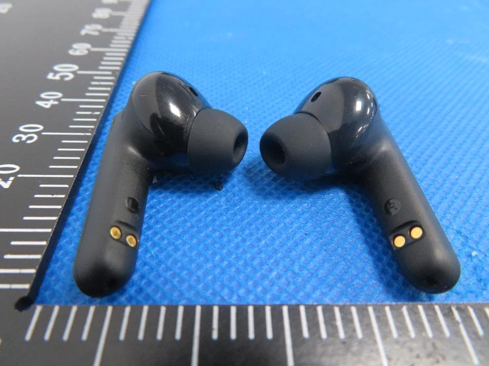 Wireless Earbuds - FCC ID 2BEBP-TW02G - Beijing Netac Innovation Technology Development Co.Ltd (5)