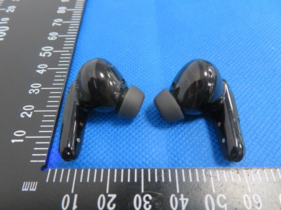 TW03G Wireless Earbuds - FCC ID 2BEBP-TW03G - Beijing Netac Innovation Technology Development Co.Ltd (5)