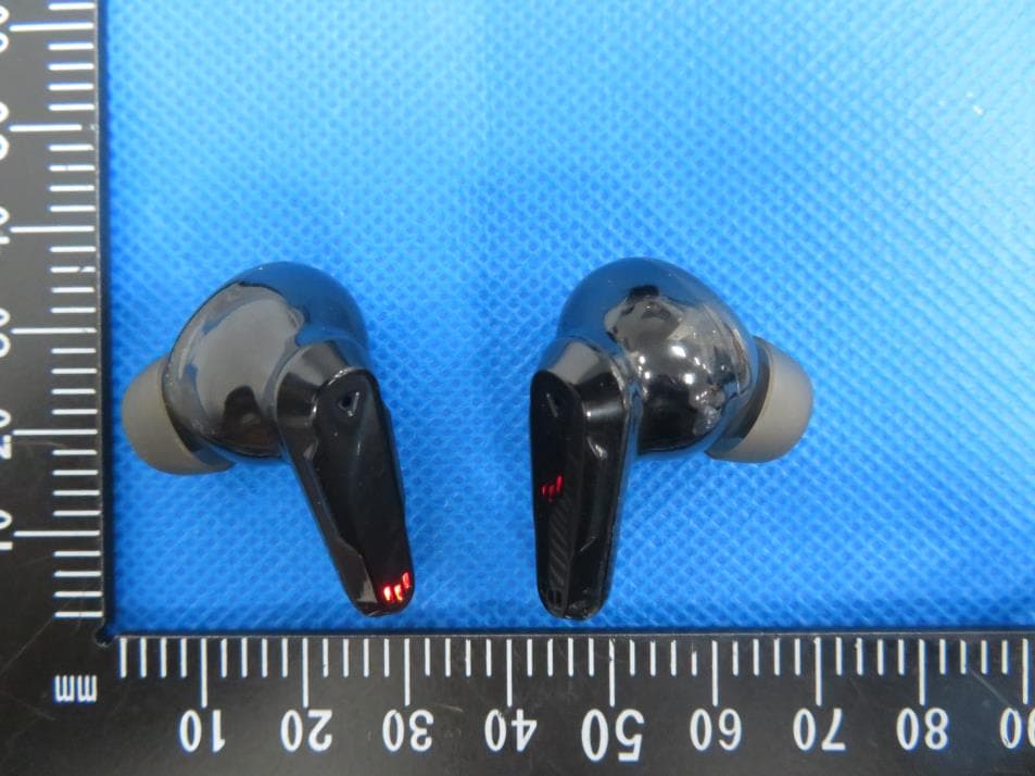 TW03G Wireless Earbuds - FCC ID 2BEBP-TW03G - Beijing Netac Innovation Technology Development Co.Ltd (4)