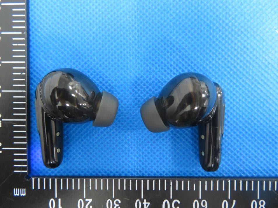TW03G Wireless Earbuds - FCC ID 2BEBP-TW03G - Beijing Netac Innovation Technology Development Co.Ltd (2)