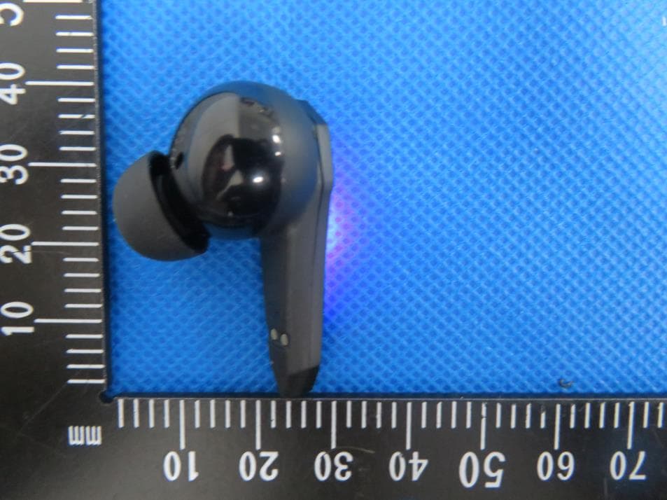TW04G Wireless Earbuds - FCC ID 2BEBP-TW04G - Beijing Netac Innovation Technology Development Co.Ltd (3)