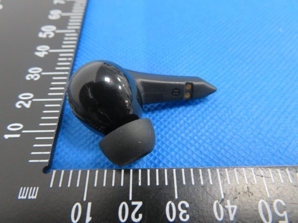 TW04G Wireless Earbuds - FCC ID 2BEBP-TW04G - Beijing Netac Innovation Technology Development Co.Ltd (4)