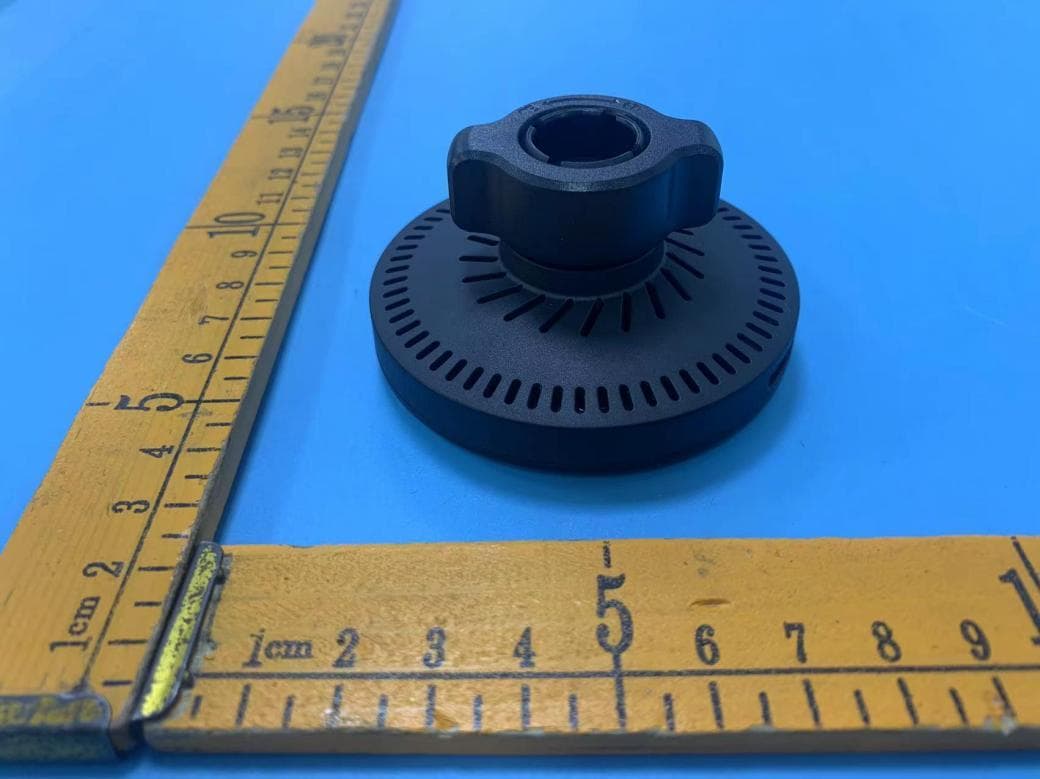 Magnetic wireless charging car holde - FCC ID 2BEDN-RCZJW-XK01 - Nanchang Nuankui Technology Co., Ltd (4)