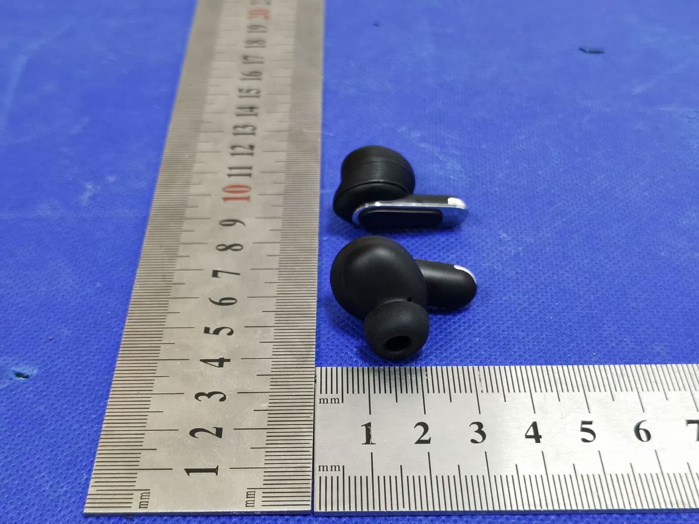 V8 Bluetooth earphones - FCC ID 2BEDU-TOPV8 - Shenzhen Diyage Technology Co.,Ltd (5)