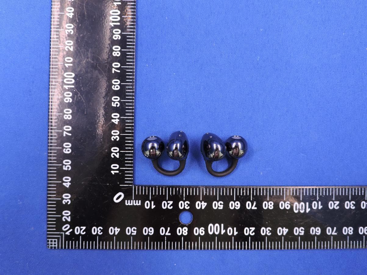 Bluetooth earphones - FCC ID 2BEF3-RS7 - Shenzhen Xingchen International Import and Export Trading Co., Ltd (3)