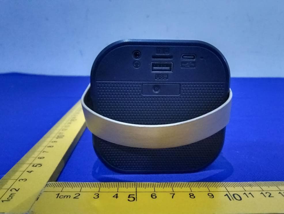Kids Karaoke Speaker with Microphone Wireless - FCC ID 2BEO7-1021130 - Dongguan Synst Electronics Co.,Ltd (2)