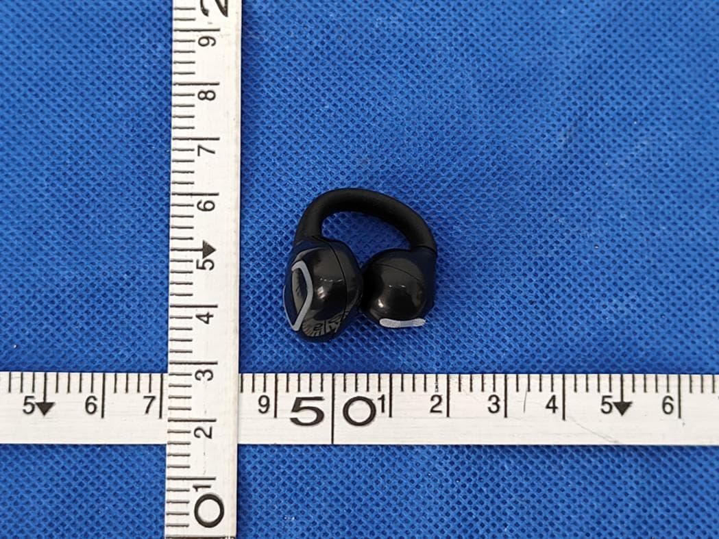 Wireless headset - FCC ID 2BEQB-GD30 - Shenzhen Dewanghong Technology Co., LTD (3)