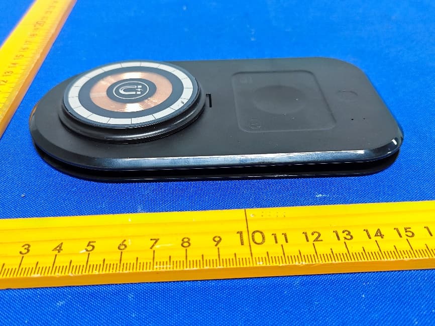 15W Wireless Charging RGB Mouse Pad with Foldable Phone Holder - FCC ID 2BER9-FSD-1606 - SHENZHEN ZHONG TENG FEI ELECTRONIC TECHNOLOGY CO. LTD. (4)