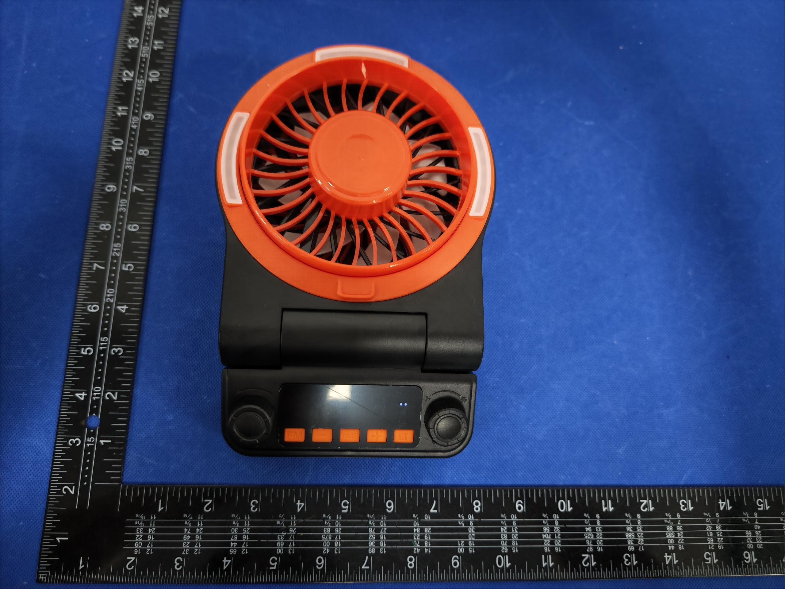 Emergency radio fan - FCC ID 2BEUU-D17 - Shenzhen Huashengtimes Electronic Technology Co., LTD