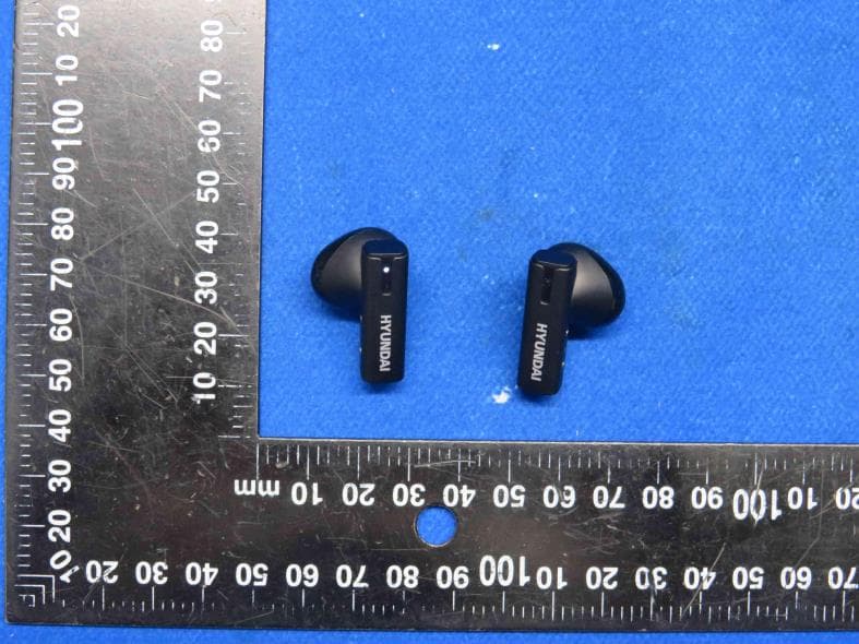 True Wireless Bt Earphones - FCC ID 2BEWA-HY-Y18 - Shenzhen Hanyin Technology Development Co., Ltd. (2)