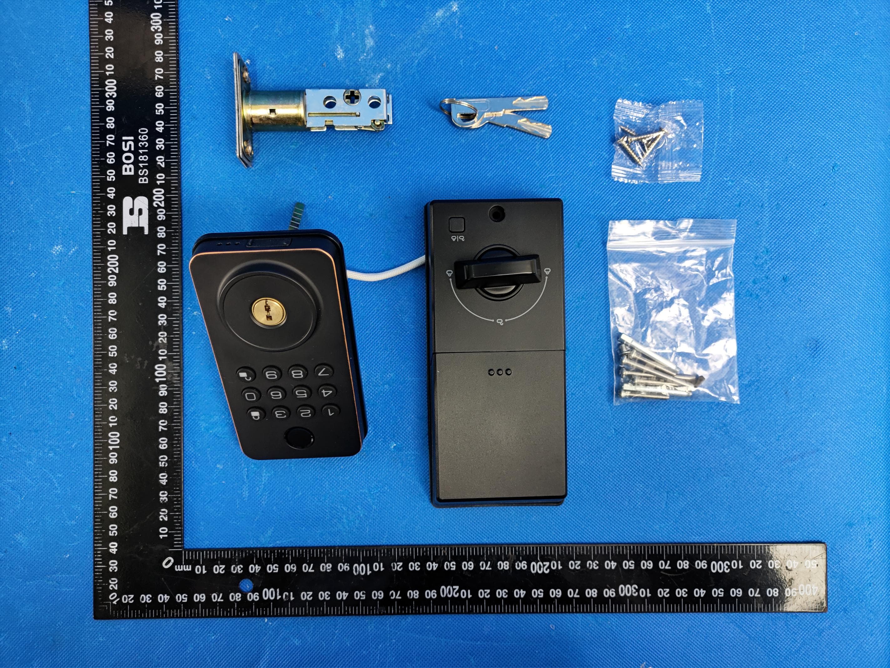 Smart Door Lock - FCC ID 2BFAV-E05 - Shenzhen Mankz Intelligent Technology Co.,Ltd.