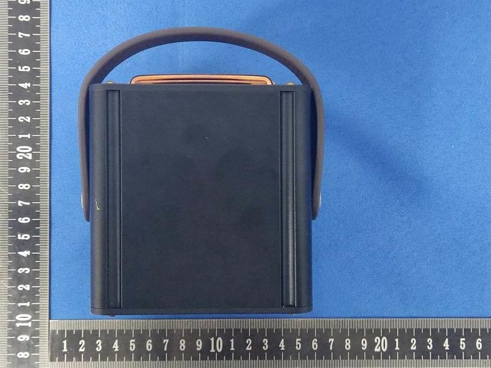 Bluetooth Speaker - FCC ID 2BFDN-LIV-222 - BAREBONES SYSTEMS, LLC. (4)