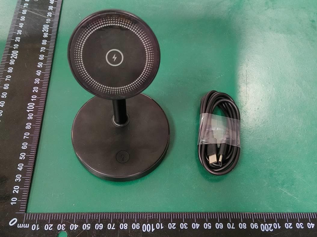 Magnetic Wireless Charger - FCC ID 2BFEUY125 - Dongguan Yiqu intelligent Technology Co.,Ltd