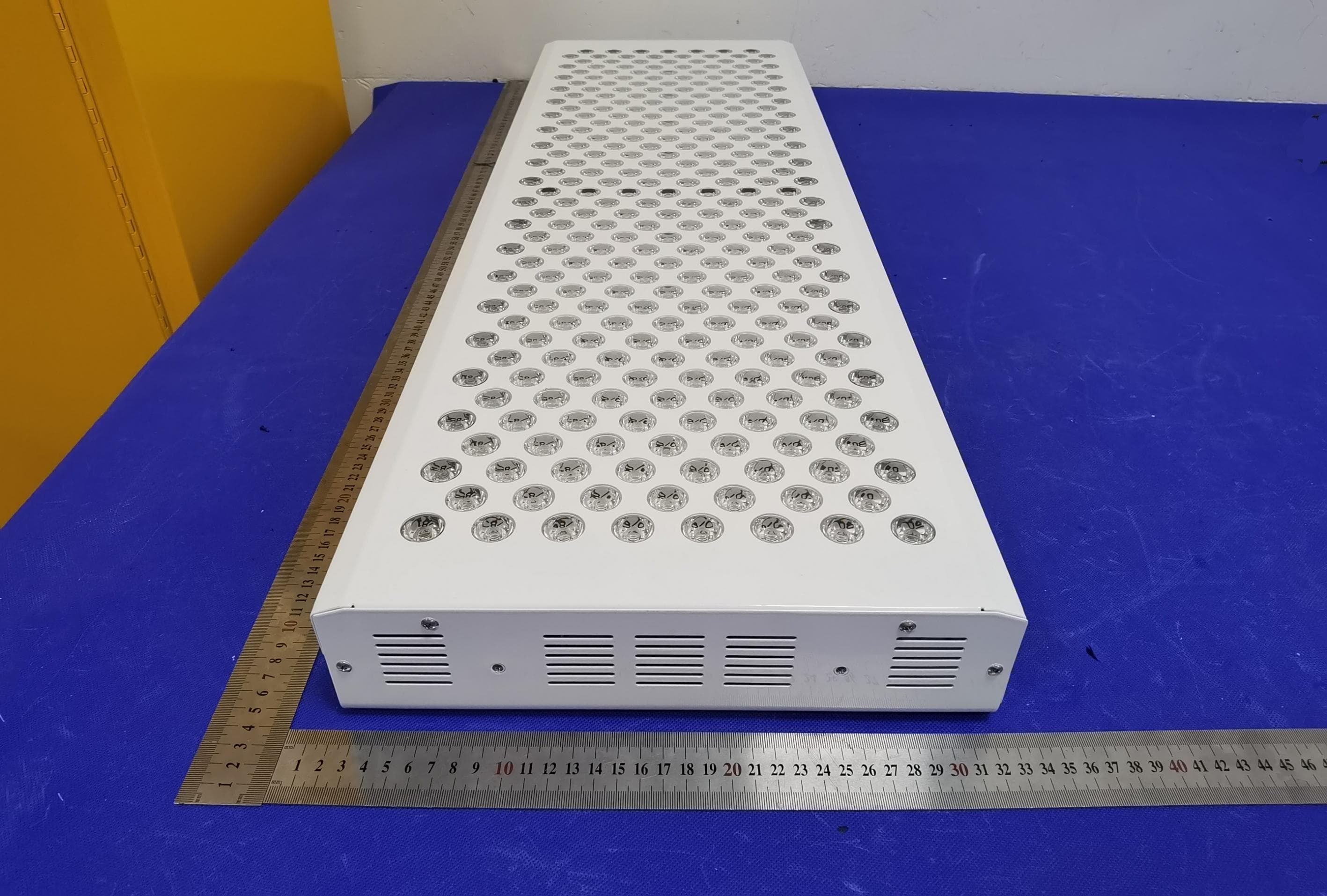 Red Light Therapy Pannel - FCC ID 2BFF4-P300 - Shenzhen Thanks Tech. Co.,Ltd (4)