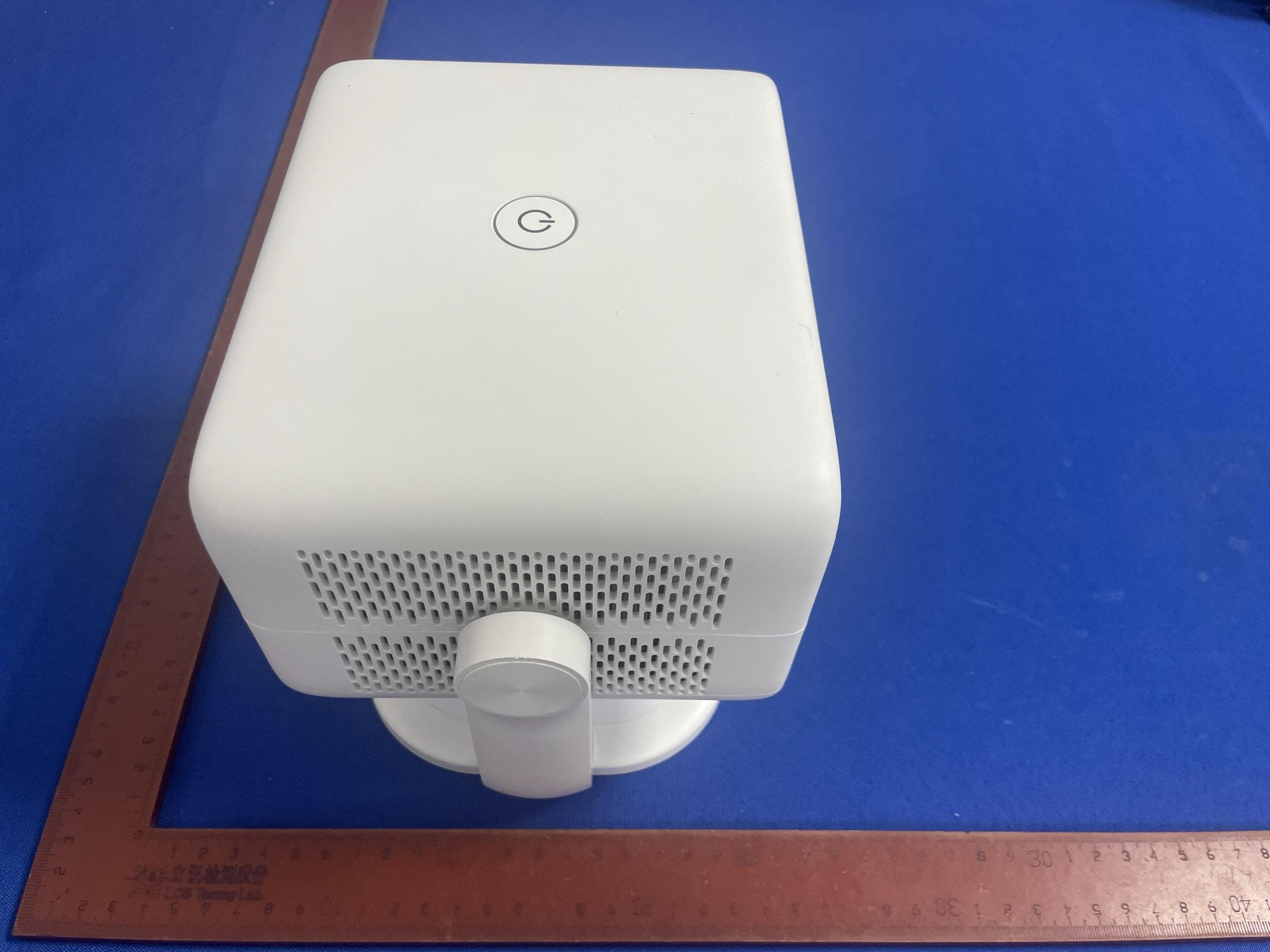 LED PROJECTOR - FCC ID 2BFIZ-L018AQ2 - Chengdu Hotack Technology Co., Ltd.