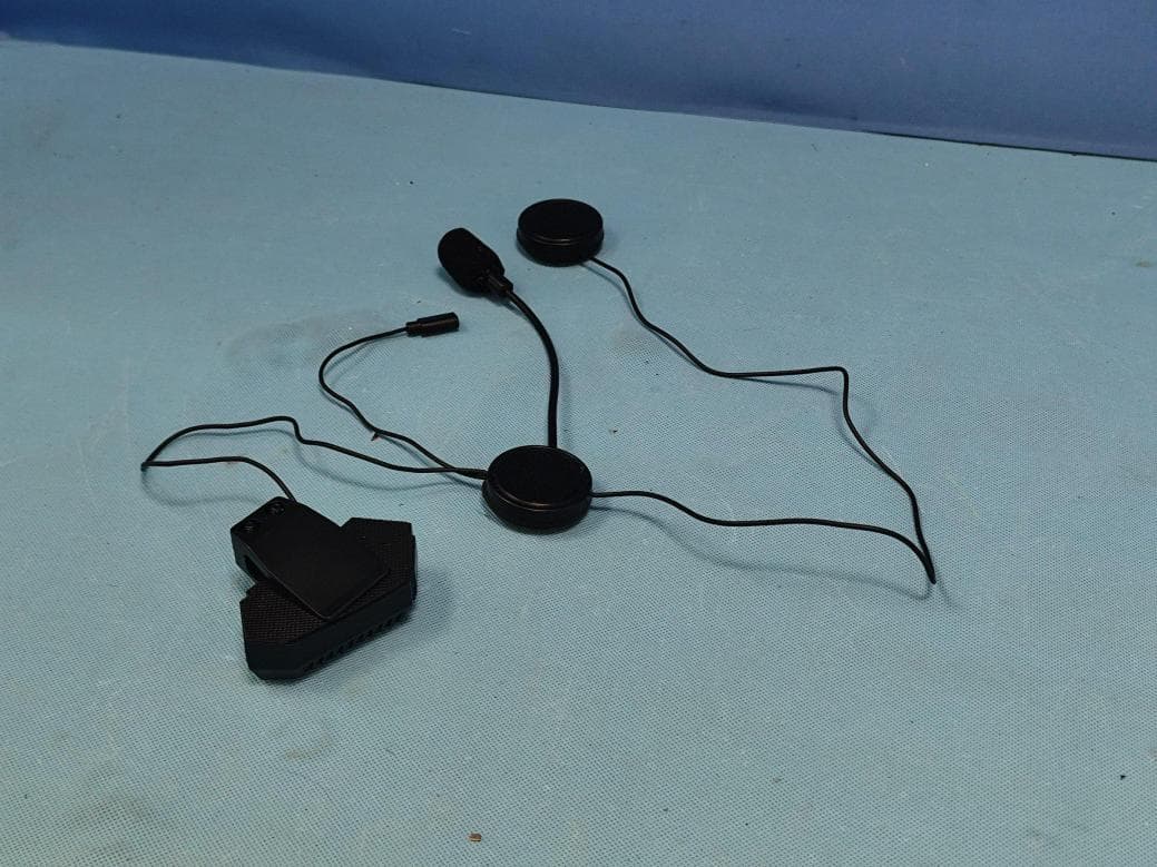 Wireless Earphone - FCC ID 2BFL4-BT12-2X - Shenzhen Jiayouda Electronics Co.,Ltd (2)