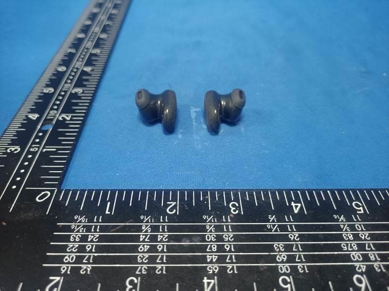 Wireless IEMs LivePods - FCC ID 2BFM8-S1 - Shenzhen BaJin Technology Co.,LTD (5)