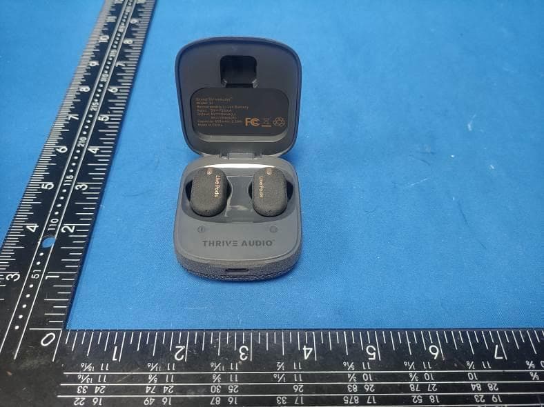 Wireless IEMs LivePods - FCC ID 2BFM8-S1 - Shenzhen BaJin Technology Co.,LTD (4)