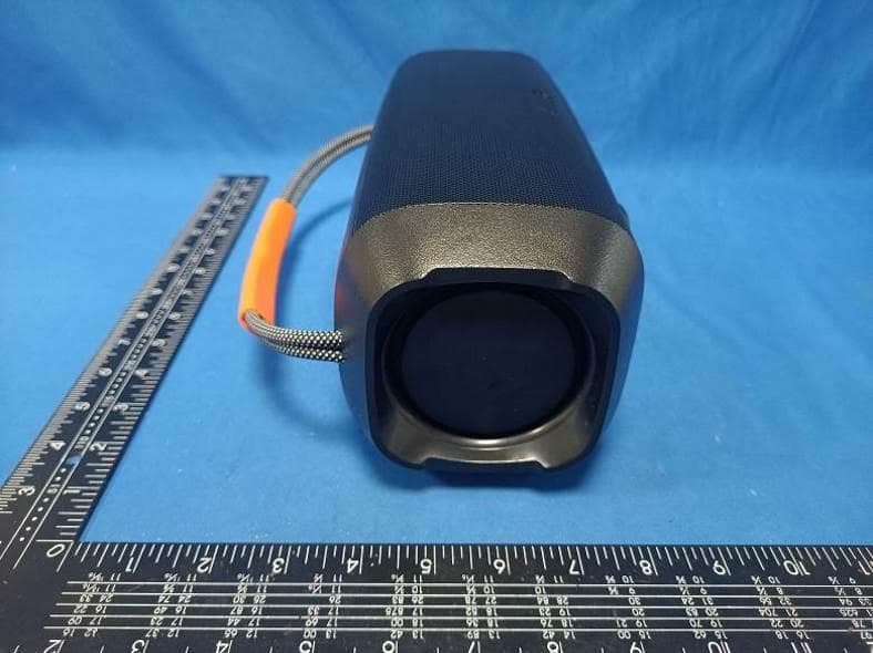 Bluetooth Speaker - FCC ID 2BFMG-CZH-B010 - Shenzhen Chuangzhan Hong Electronic Technology Co., Ltd. (5)