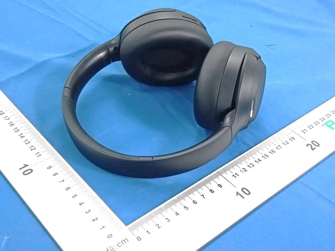 Bluetooth headset - FCC ID 2BFOM-JHM-A3PRO - Dongguan Jinhongmei Electronics Co.,Ltd (2)