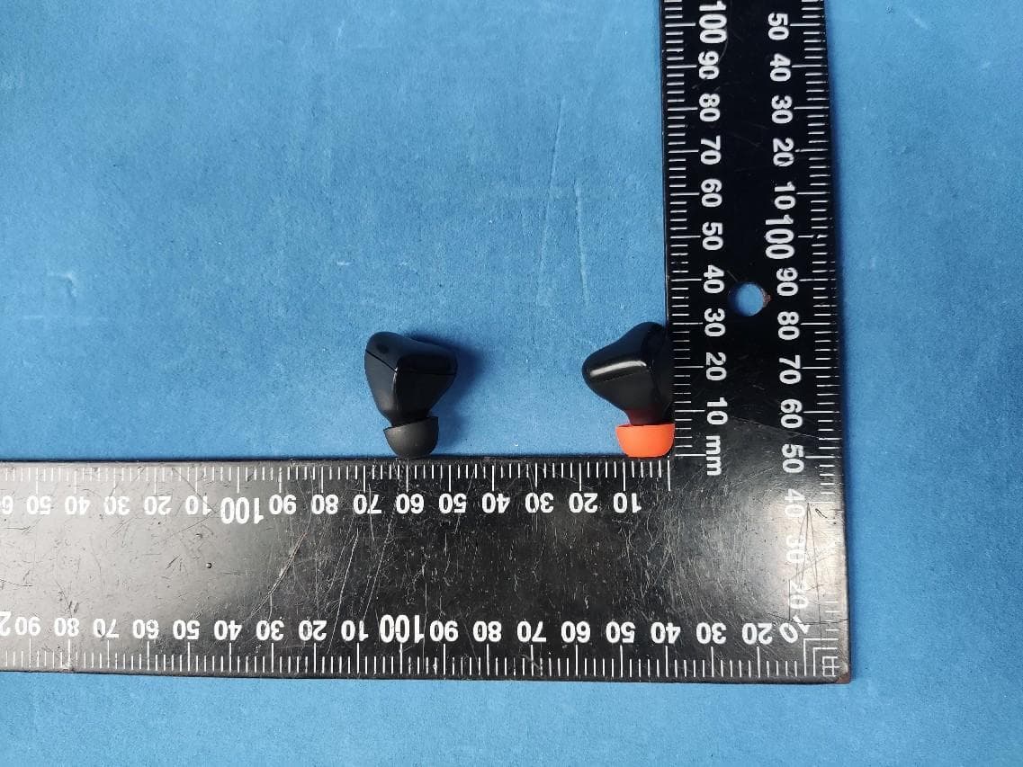 Wireless headphone - FCC ID 2BFWH-Z8 - Shenzhen Chenchi Technology Co., Ltd (2)