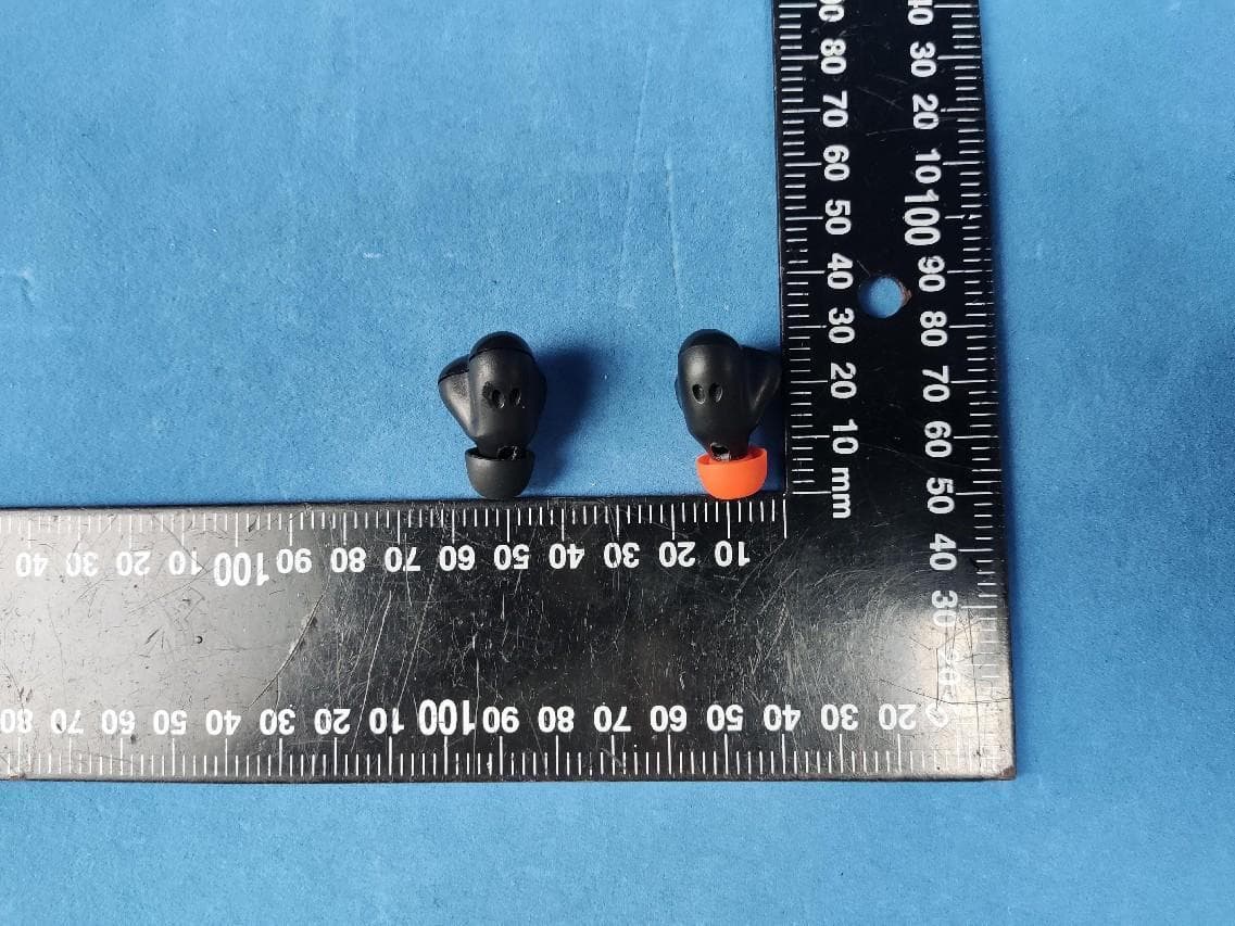 Wireless headphone - FCC ID 2BFWH-Z8 - Shenzhen Chenchi Technology Co., Ltd